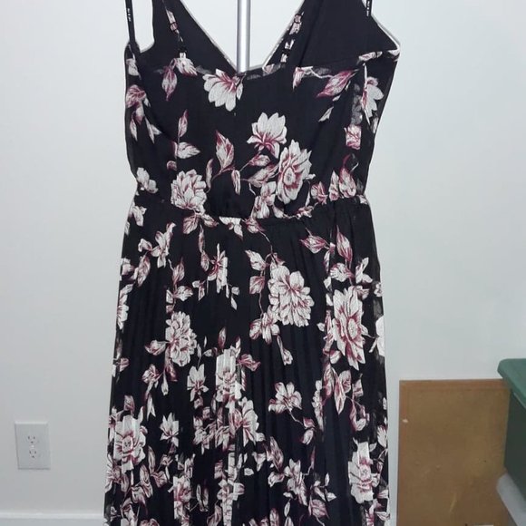 Ali & Jay Wrap Front Dress - Picture 4 of 6